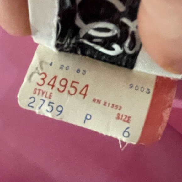 Miss Elliette California Ruffled Collar Full length Dress *Like New*. Size 6 - Picture 9 of 9